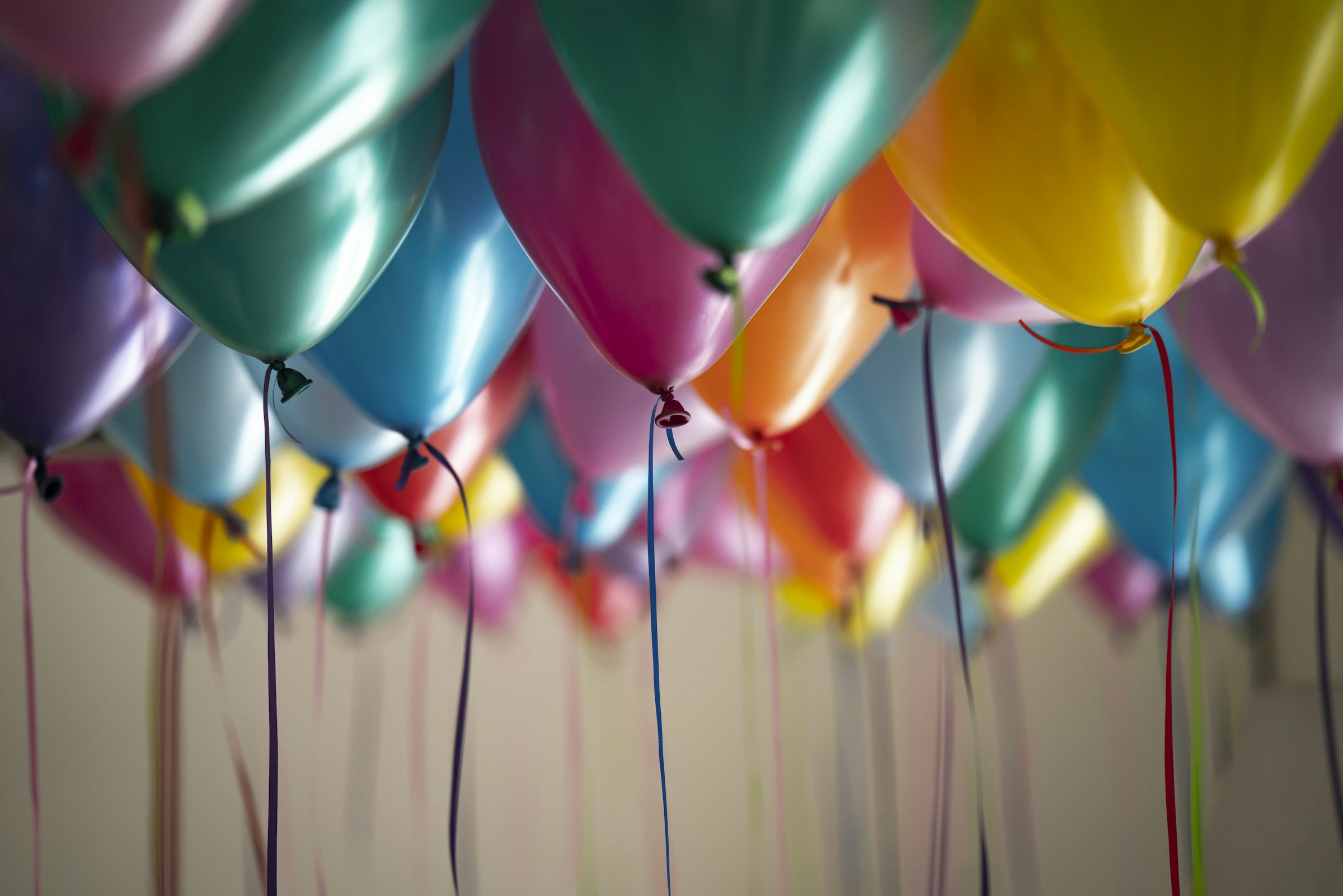 Geburtstagsballons in eleganter Atmosphaere